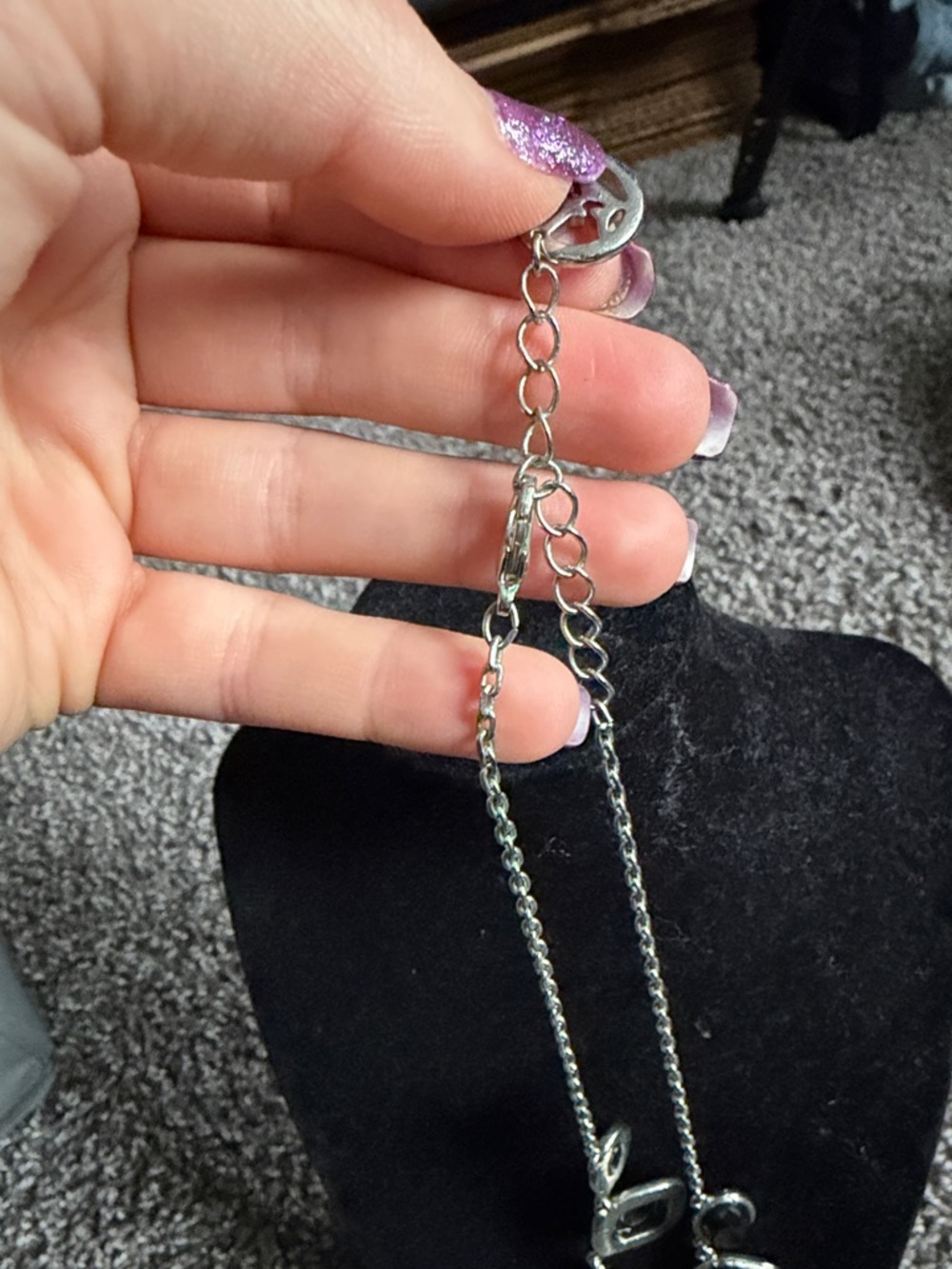 Black Costume Jewelry Stone Silver Necklace - Picture 4 of 6
